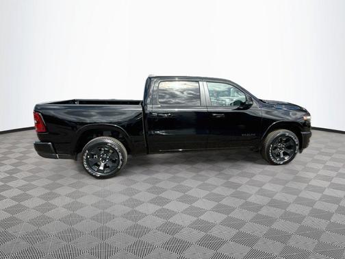 Diamond Black Crystal Pearlcoat 2027 RAM 1500 Big Horn/Lone Star