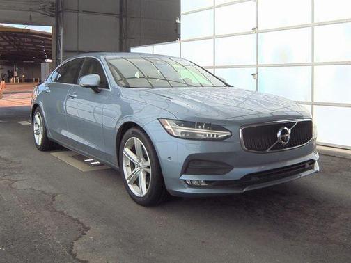 2018 Volvo S90 T5 Momentum