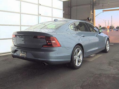 2018 Volvo S90 T5 Momentum
