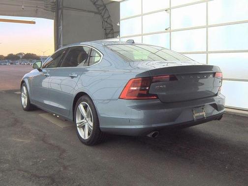 2018 Volvo S90 T5 Momentum