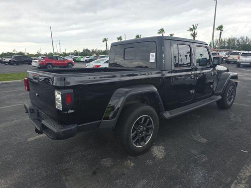 Black Clearcoat 2023 Jeep Gladiator Overland