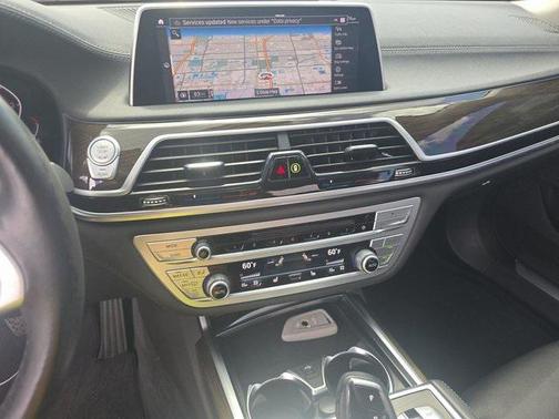2020 BMW 740 740i