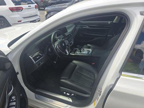 2020 BMW 740 740i