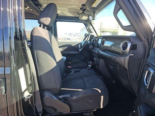 Black Clearcoat 2022 Jeep Wrangler Unlimited Sahara