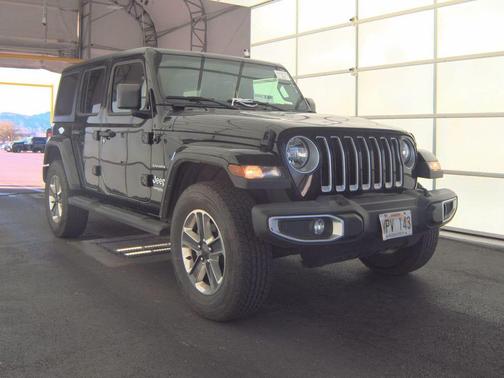 Black Clearcoat 2022 Jeep Wrangler Unlimited Sahara