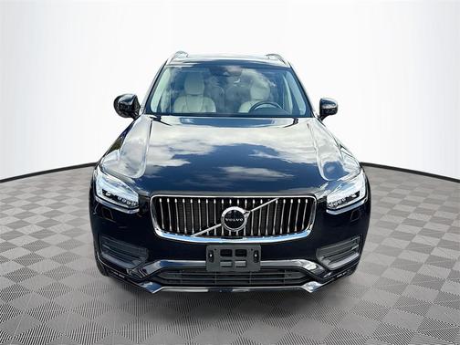 2022 Volvo XC90 T6 Momentum