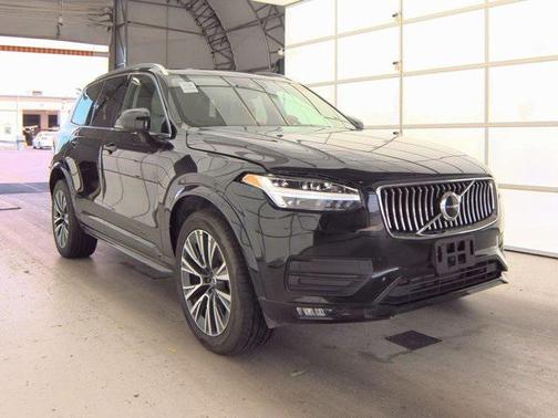 2022 Volvo XC90 T6 Momentum