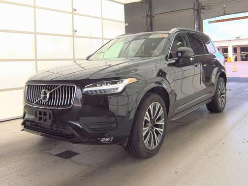 2022 Volvo XC90 T6 Momentum