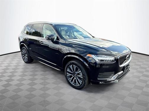 2022 Volvo XC90 T6 Momentum