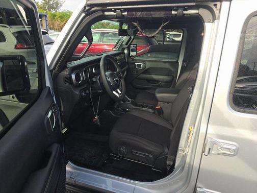 2023 Jeep Wrangler 4-Door Sahara 4x4