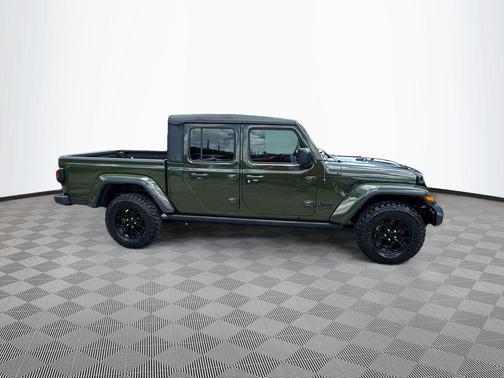 Sarge Green Clearcoat 2022 Jeep Gladiator Sport