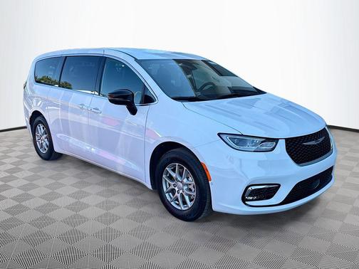 Bright White Clearcoat 2026 Chrysler Pacifica L