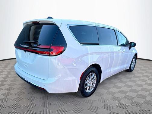 Bright White Clearcoat 2026 Chrysler Pacifica L