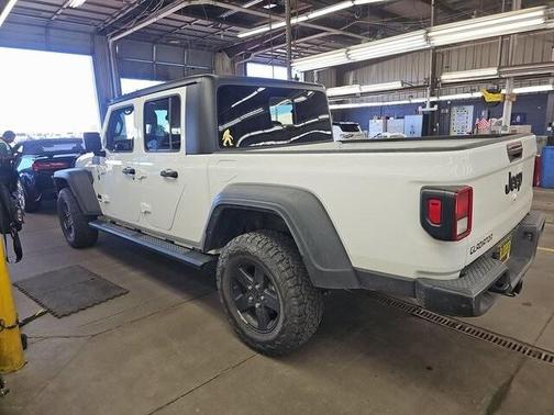 2022 Jeep Gladiator Sport
