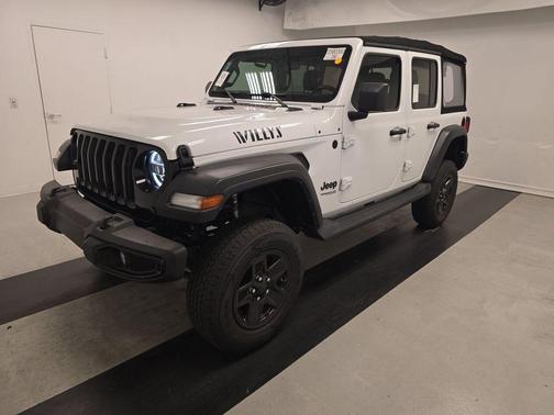 Bright White Clearcoat 2022 Jeep Wrangler Willys