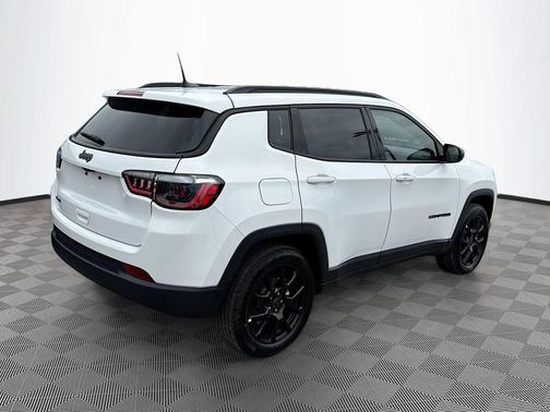 Bright White Clearcoat 2026 Jeep Compass Latitude