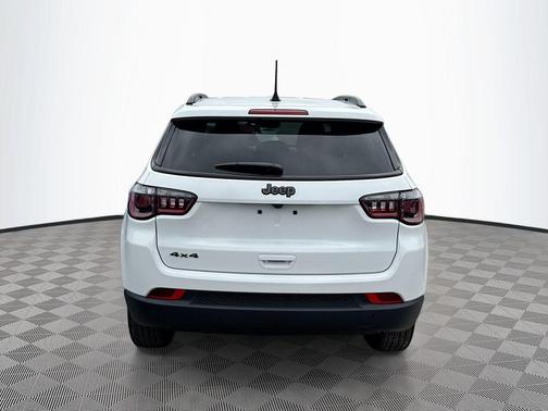 Bright White Clearcoat 2026 Jeep Compass Latitude