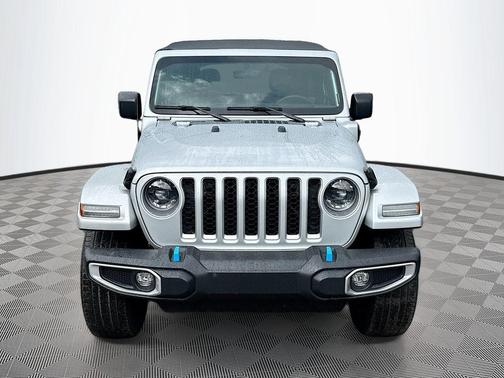 Silver Zynith Clearcoat 2023 Jeep Wrangler 4xe Sahara