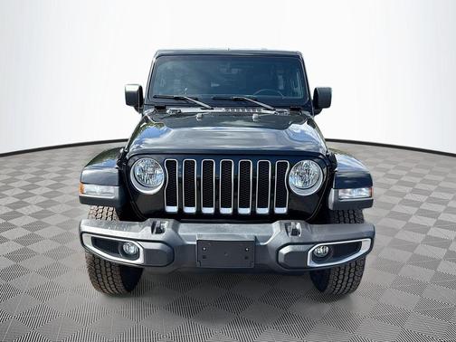 Black Clearcoat 2022 Jeep Wrangler Unlimited Sahara