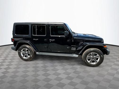 Black Clearcoat 2022 Jeep Wrangler Unlimited Sahara