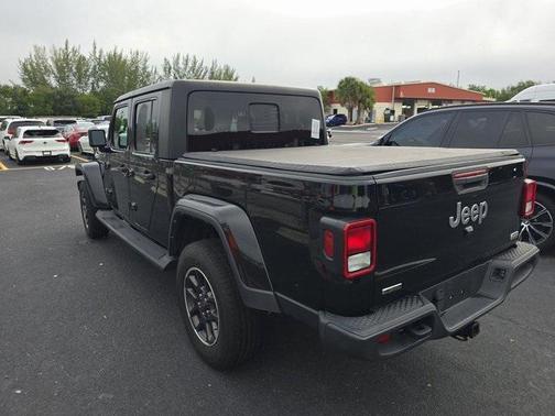 2022 Jeep Gladiator Overland