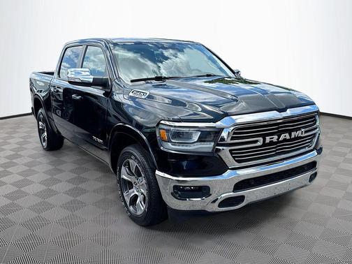Diamond Black Crystal Pearlcoat 2022 RAM 1500 Laramie