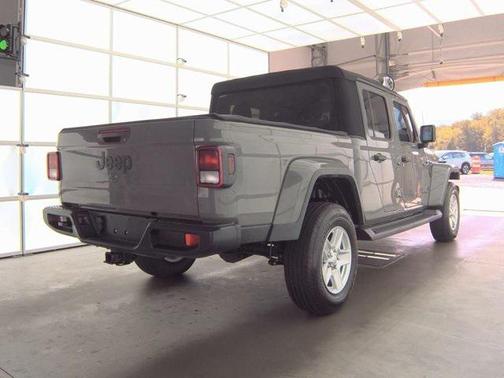 2022 Jeep Gladiator Sport S
