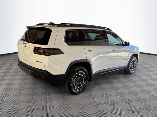 Bright White Clearcoat 2026 Jeep Cherokee Laredo