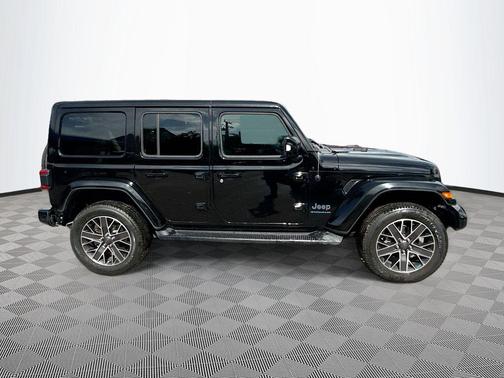 Black Clearcoat 2023 Jeep Wrangler 4xe Sahara High Altitude