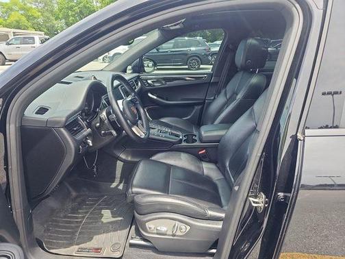 2017 Porsche Macan Base