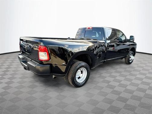 2024 RAM 3500 Tradesman Crew Cab 4x4 8' Box