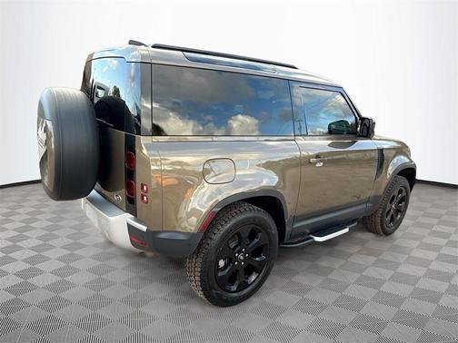 2022 Land Rover Defender 90 Standard