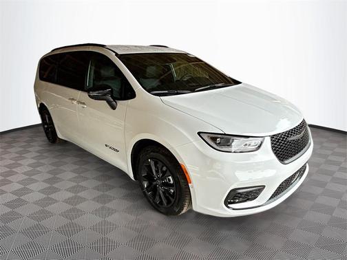 2025 Chrysler Pacifica L