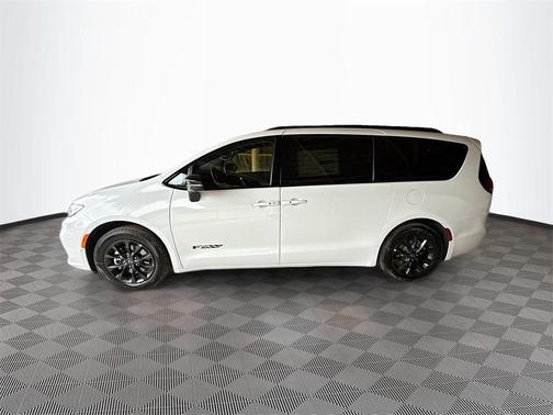 2025 Chrysler Pacifica L