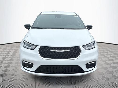 Bright White Clearcoat 2026 Chrysler Pacifica L