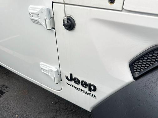 Bright White Clearcoat 2022 Jeep Wrangler Unlimited Sport