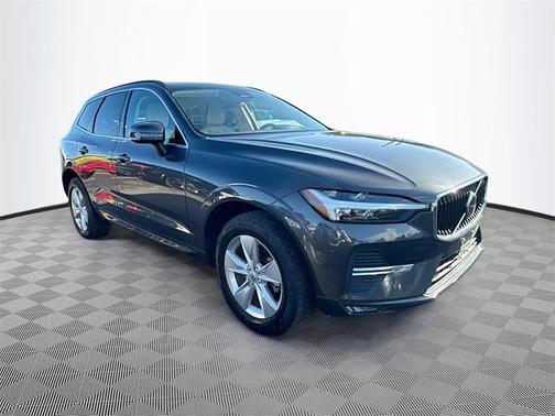 2022 Volvo XC60 B5 Momentum