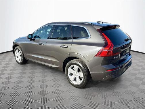 2022 Volvo XC60 B5 Momentum