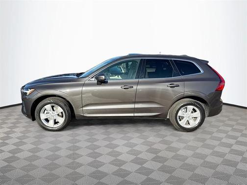 2022 Volvo XC60 B5 Momentum