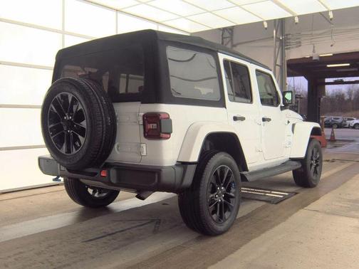 Bright White Clearcoat 2023 Jeep Wrangler 4xe Sahara