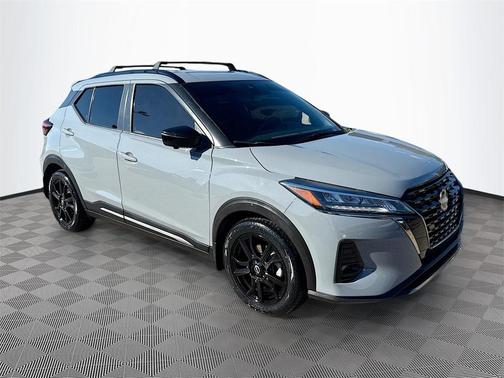 2022 Nissan Kicks SR