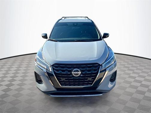 2022 Nissan Kicks SR