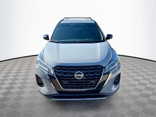 2022 Nissan Kicks SR