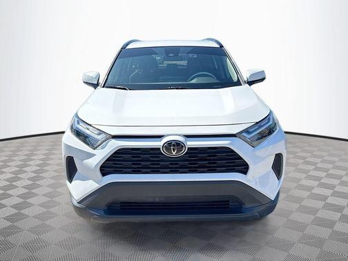 Ice 2023 Toyota RAV4 XLE