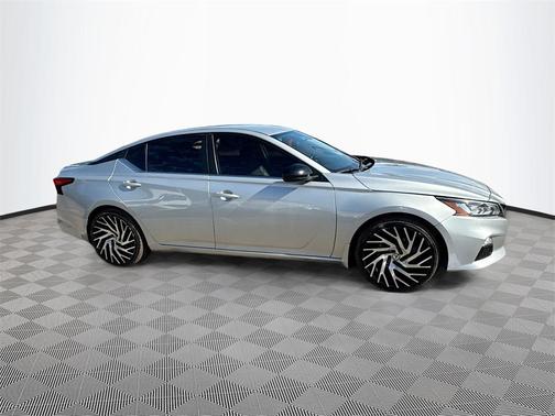 2020 Nissan Altima SR FWD