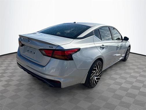 2020 Nissan Altima SR FWD