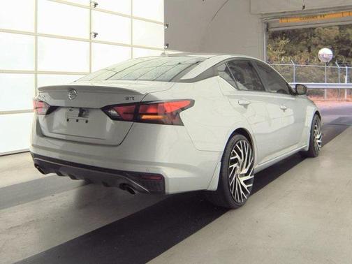 2020 Nissan Altima SR FWD