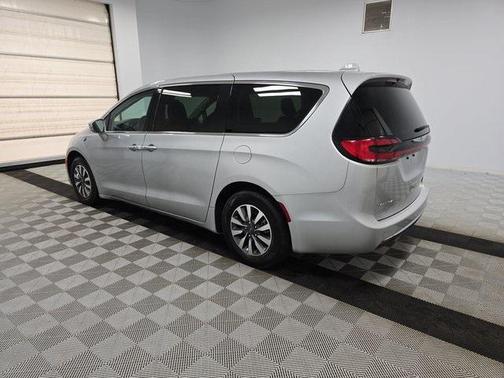2022 Chrysler Pacifica Hybrid Touring L