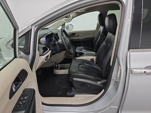 2022 Chrysler Pacifica Hybrid Touring L