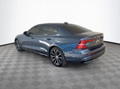2024 Volvo S60 Recharge Plug-In Hybrid T8 Plus Dark Theme